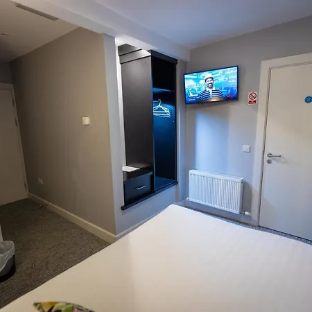 فندق مبيت وإفطار Behan's Horseshoe Bar & Restaurant ليستول