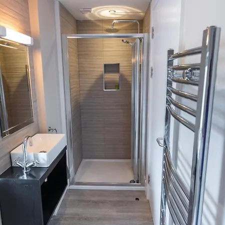 Behan's Horseshoe Bar & Restaurant ليستول